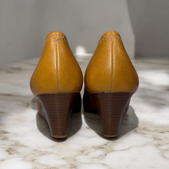 Tory Burch Sally Tumbled Leather Wedge Heel Size 7.5M - Picture 5 of 10